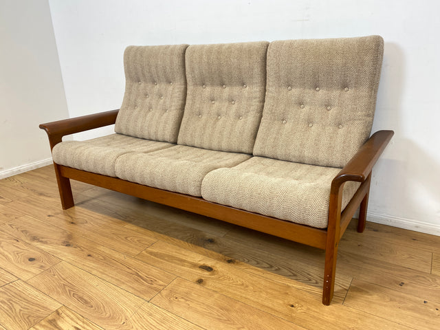 WMK I Hochwertiges skandinavisches Designer Sofa von EMC Møbler mit Teakholz Rahmen und beigem Wollbezug I Couch 3-Sitzer 3er Sitzgarnitur Danish Design Mid-Century Vintage Teak Berlin Köln Frankfurt
