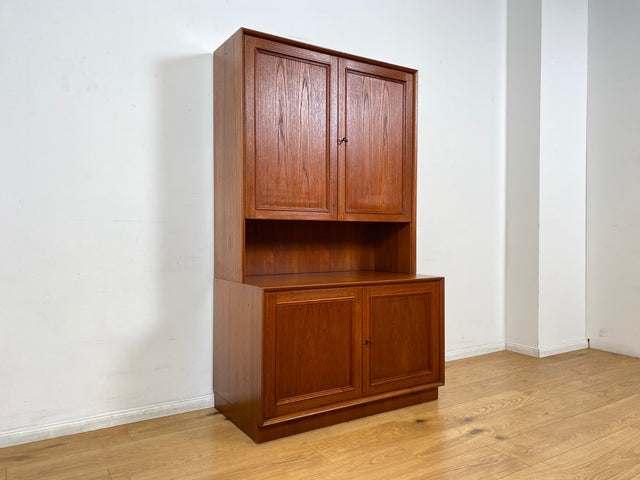 WMK I Stilvolles und sehr gut erhaltenes skandinavisches Highboard in Teakholz