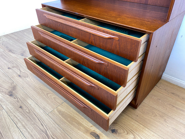 WMK I Stilvolles skandinavisches Highboard in Teakholz mit Schubladen & formschönen Holzgriffen I Schrank Bücherschrank Wäscheschrank Kommode Sideboard Teak Danish Design Vintage Berlin Hamburg Bremen