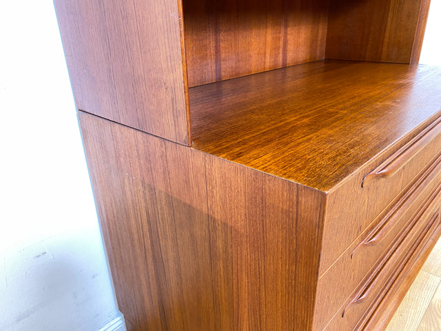 WMK I Stilvolles skandinavisches Highboard in Teakholz mit Schubladen & formschönen Holzgriffen I Schrank Bücherschrank Wäscheschrank Kommode Sideboard Teak Danish Design Vintage Berlin Hamburg Bremen