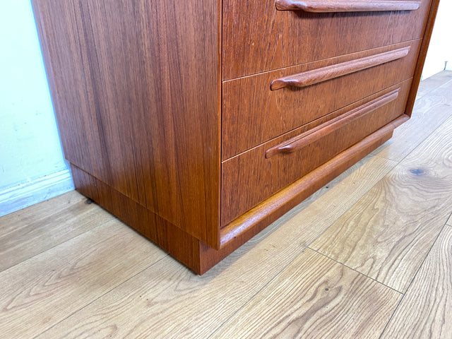 WMK I Stilvolles skandinavisches Highboard in Teakholz mit Schubladen & formschönen Holzgriffen I Schrank Bücherschrank Wäscheschrank Kommode Sideboard Teak Danish Design Vintage Berlin Hamburg Bremen