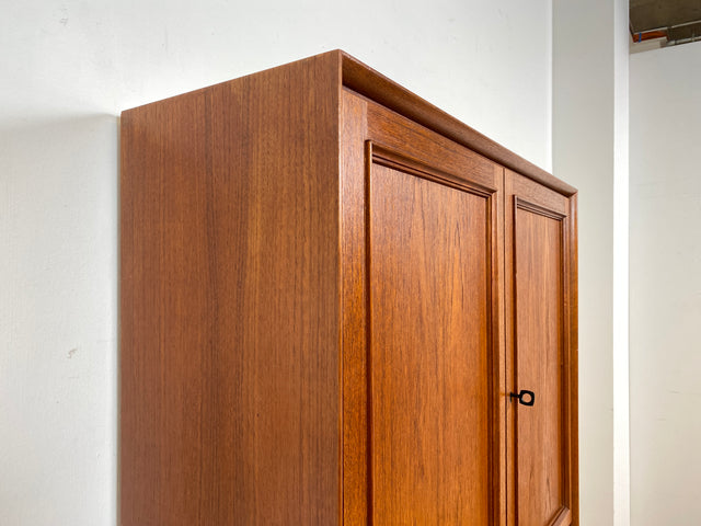 WMK I Stilvolles skandinavisches Highboard in Teakholz mit Schubladen & formschönen Holzgriffen I Schrank Bücherschrank Wäscheschrank Kommode Sideboard Teak Danish Design Vintage Berlin Hamburg Bremen