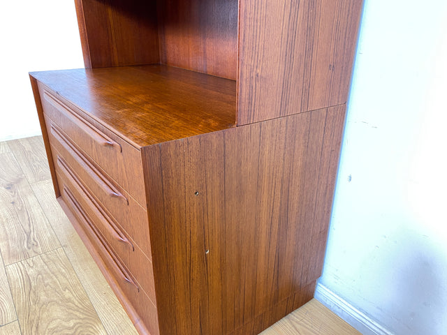 WMK I Stilvolles skandinavisches Highboard in Teakholz mit Schubladen & formschönen Holzgriffen I Schrank Bücherschrank Wäscheschrank Kommode Sideboard Teak Danish Design Vintage Berlin Hamburg Bremen