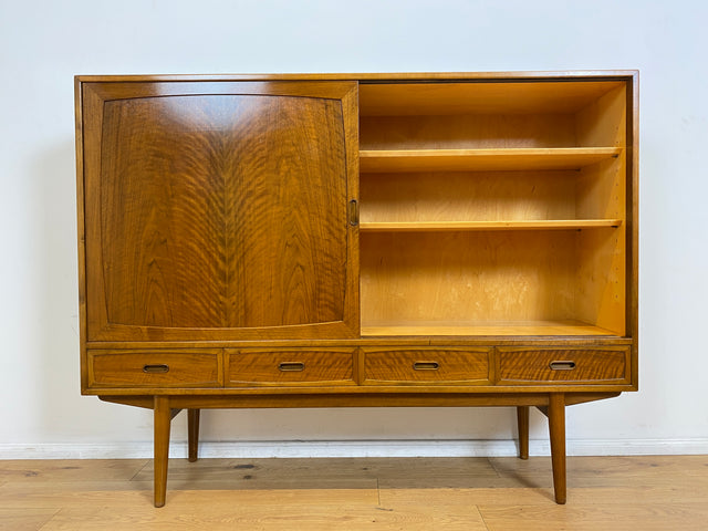 WMK # Stilvolles & sehr gut erhaltenes skandinavisches Mid-Century Highboard aus massivem Nussbaum mit Schubladen & Schiebetüren # Schrank Sideboard Kommode Anrichte Danish Design Vintage Berlin Köln