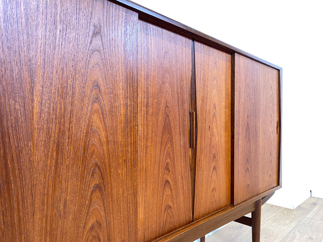 WMK I Besonders schönes skandinavisches Mid-Century Highboard in Teakholz mit Bar, Schiebetüren & Schubladen I Sideboard Schrank Barschrank Barkommode Danish Design Vintage 60er Berlin Hamburg München