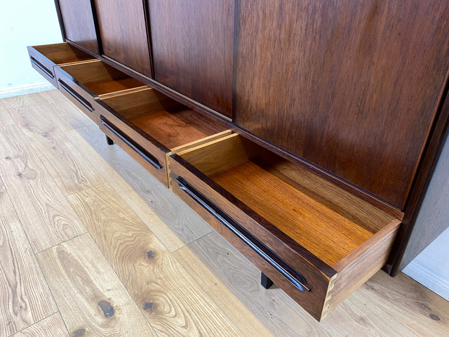 WMK I Hochwertiges skandinavisches Mid-Century Highboard in edlem Palisander mit Schubladen, Schiebetüren & Bar I Schrank Anrichte Sideboard Barkommode Barschrank Danish Design Vintage 60er Rosewood