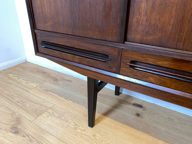 WMK I Hochwertiges skandinavisches Mid-Century Highboard in edlem Palisander mit Schubladen, Schiebetüren & Bar I Schrank Anrichte Sideboard Barkommode Barschrank Danish Design Vintage 60er Rosewood