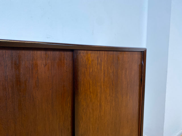 WMK I Hochwertiges skandinavisches Mid-Century Highboard in edlem Palisander mit Schubladen, Schiebetüren & Bar I Schrank Anrichte Sideboard Barkommode Barschrank Danish Design Vintage 60er Rosewood