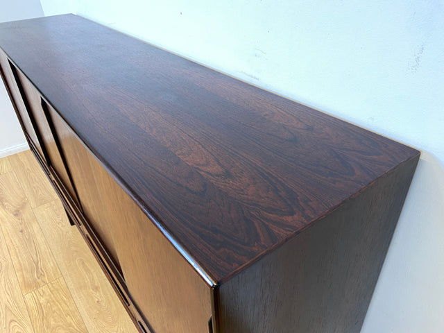 WMK I Hochwertiges skandinavisches Mid-Century Highboard in edlem Palisander mit Schubladen, Schiebetüren & Bar I Schrank Anrichte Sideboard Barkommode Barschrank Danish Design Vintage 60er Rosewood