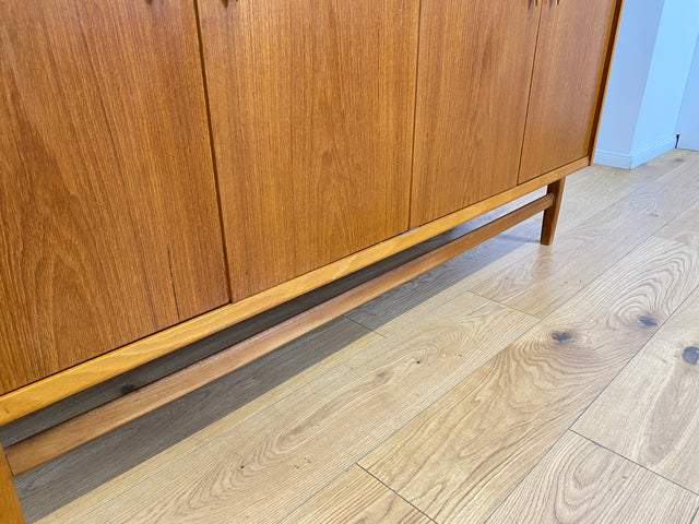 WMK # Elegantes skandinavisches Mid-Century Highboard aus vollem Holz in Teak mit Schubladen # Sideboard Schrank Kommode Wäschekommode Cabinet Danish Design Vintage Teakholz 60er Berlin Köln München