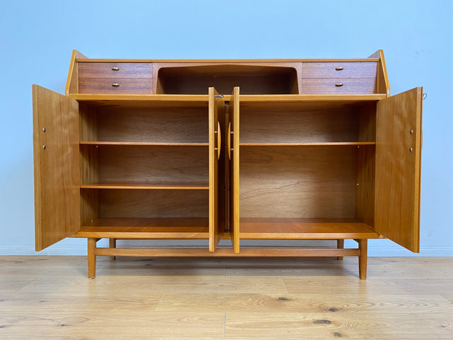 WMK # Elegantes skandinavisches Mid-Century Highboard aus vollem Holz in Teak mit Schubladen # Sideboard Schrank Kommode Wäschekommode Cabinet Danish Design Vintage Teakholz 60er Berlin Köln München