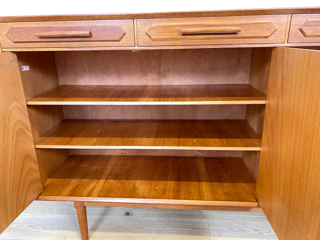 WMK I Hochwertiges & sehr gut erhaltenes skandinavisches Mid-Century Highboard mit Schubladen, Vollholz in Teak I Sideboard Kommode Schrank Anrichte Danish Design Vintage 60er Hamburg München Teakholz