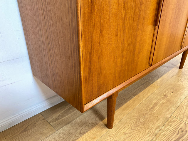 WMK I Hochwertiges & sehr gut erhaltenes skandinavisches Mid-Century Highboard mit Schubladen, Vollholz in Teak I Sideboard Kommode Schrank Anrichte Danish Design Vintage 60er Hamburg München Teakholz