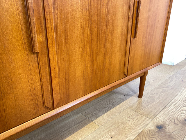 WMK I Hochwertiges & sehr gut erhaltenes skandinavisches Mid-Century Highboard mit Schubladen, Vollholz in Teak I Sideboard Kommode Schrank Anrichte Danish Design Vintage 60er Hamburg München Teakholz