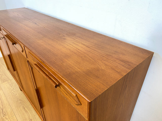WMK I Hochwertiges & sehr gut erhaltenes skandinavisches Mid-Century Highboard mit Schubladen, Vollholz in Teak I Sideboard Kommode Schrank Anrichte Danish Design Vintage 60er Hamburg München Teakholz