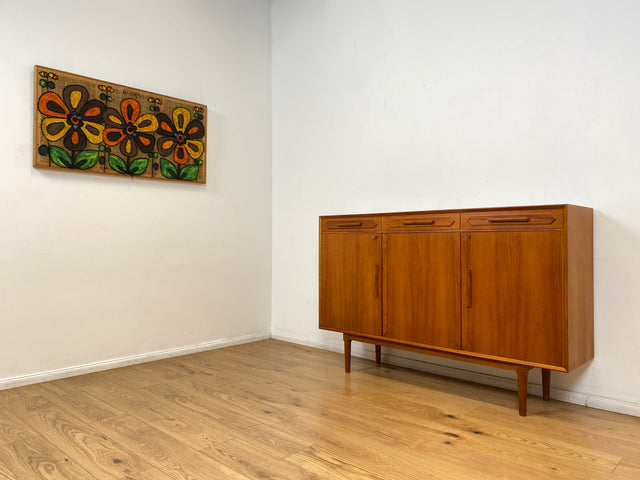 WMK I Hochwertiges & sehr gut erhaltenes skandinavisches Mid-Century Highboard mit Schubladen, Vollholz in Teak I Sideboard Kommode Schrank Anrichte Danish Design Vintage 60er Hamburg München Teakholz