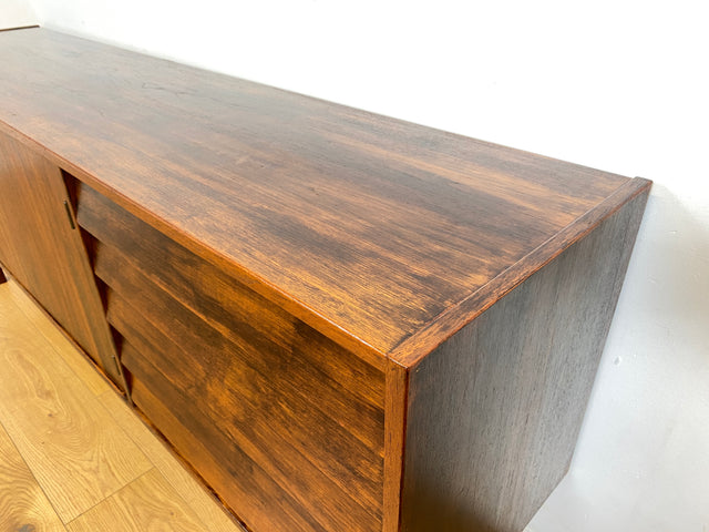 WMK I Besonders schönes skandinavisches Mid-Century Sideboard in dunkel gebeiztem Teakholz mit Schubladen I Schrank Kommode Anrichte TV Bank Lowboard Danish Design 60er Vintage Berlin München Nürnberg