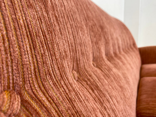 WMK I Formschönes & sehr gut erhaltenes skandinavisches Mid-Century Sofa in Altrosa mit gemütlichen Federkernsitzen I 2er Couch 2-Sitzer Sitzgarnitur Danish Design Vintage 60er Berlin Köln Stuttgart