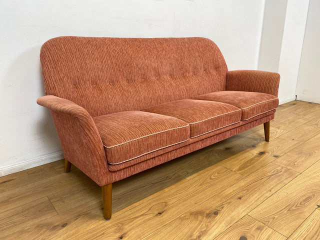 WMK I Formschönes & sehr gut erhaltenes skandinavisches Mid-Century Sofa in Altrosa mit gemütlichen Federkernsitzen I 2er Couch 2-Sitzer Sitzgarnitur Danish Design Vintage 60er Berlin Köln Stuttgart