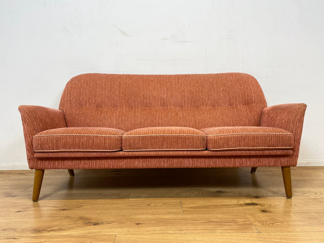 WMK I Formschönes & sehr gut erhaltenes skandinavisches Mid-Century Sofa in Altrosa mit gemütlichen Federkernsitzen I 2er Couch 2-Sitzer Sitzgarnitur Danish Design Vintage 60er Berlin Köln Stuttgart