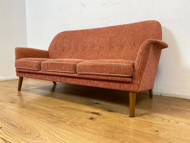 WMK I Formschönes & sehr gut erhaltenes skandinavisches Mid-Century Sofa in Altrosa mit gemütlichen Federkernsitzen I 2er Couch 2-Sitzer Sitzgarnitur Danish Design Vintage 60er Berlin Köln Stuttgart