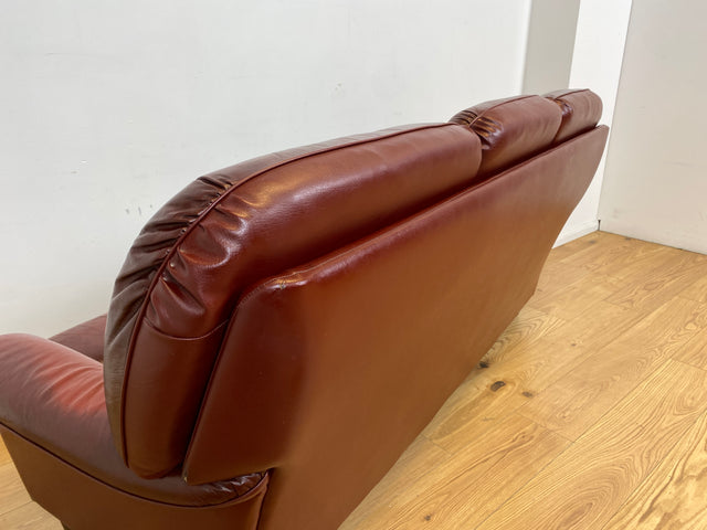 WMK I Sehr schönes und gut erhaltenes skandinavisches Sofa mit gestepptem Echtleder Bezug mit Alterspatina I Sofa Couch Ledersofa Ledercouch Leder Chesterfield Vintage Mid-Century Berlin Hannover Bonn