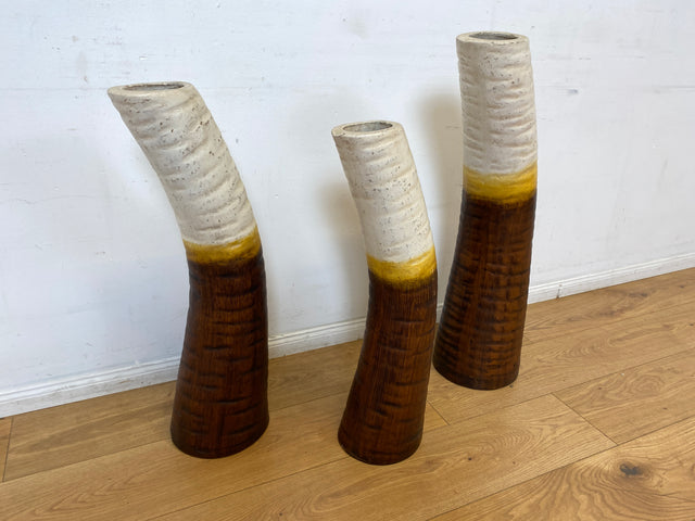 WMK I Einzigartiges skulpturales Keramik Ensemble aus 3 handgeformten großen Bodenvasen aus 70er Jahren I Vasen Skulptur Kunst Studio Dekoration Steinzeug Lava Vintage Retro I Berlin Dresden Hannover