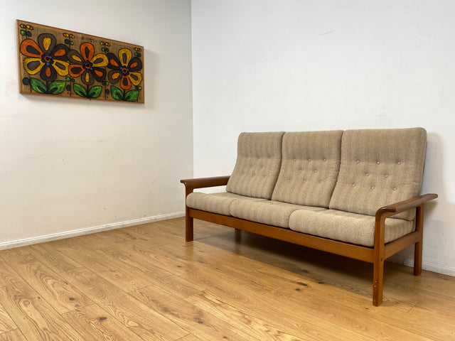 WMK I Hochwertiges skandinavisches Designer Sofa von EMC Møbler mit Teakholz Rahmen und beigem Wollbezug I Couch 3-Sitzer 3er Sitzgarnitur Danish Design Mid-Century Vintage Teak Berlin Köln Frankfurt