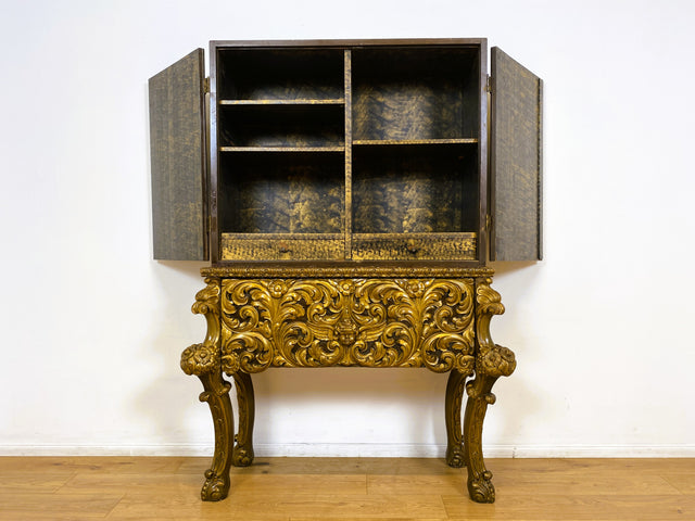 WMK I Das Highlight! Prunkvoller venezianischer antiker Schrank , um 1880, handbemalter Aufsatz auf geschnitzter vergoldeter Konsole mit Putti & Akanthus I Cabinet Bar Anrichte Kommode Chinois Barock