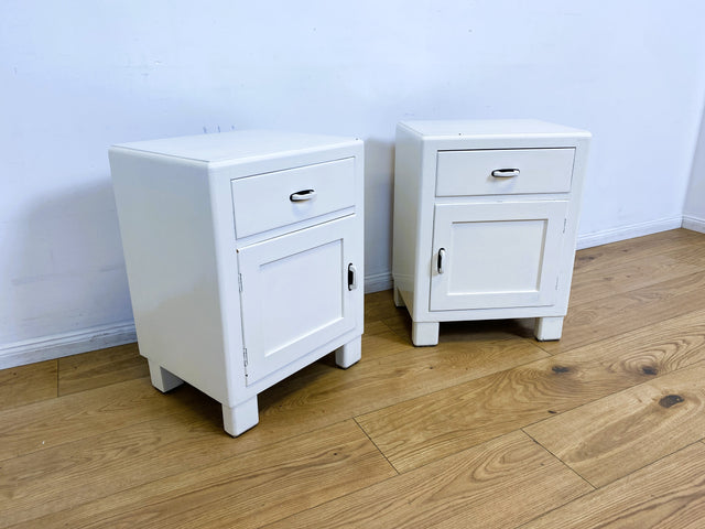 WMK I 1/2 Formschöne weiße 30er Jahre Art Deco Nachtkommode aus vollem Holz mit Schubladen & hübschen Originalgriffen I Nachttisch Nachtschrank Nachtschränkchen Kommode Jugendstil Antik Vintage Berlin