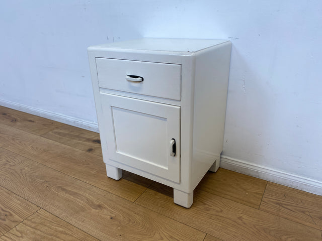 WMK I 1/2 Formschöne weiße 30er Jahre Art Deco Nachtkommode aus vollem Holz mit Schubladen & hübschen Originalgriffen I Nachttisch Nachtschrank Nachtschränkchen Kommode Jugendstil Antik Vintage Berlin