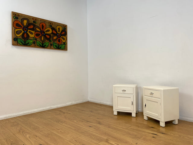 WMK I 1/2 Formschöne weiße 30er Jahre Art Deco Nachtkommode aus vollem Holz mit Schubladen & hübschen Originalgriffen I Nachttisch Nachtschrank Nachtschränkchen Kommode Jugendstil Antik Vintage Berlin