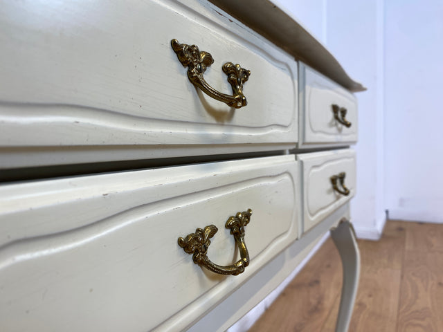 WMK I Versand 85€ I Charmante weiße Chippendale Kommode mit Schubladen & edlen Messingbeschlägen I Sideboard Schubladenkommode Flurkommode Wäschekommode Vintage Barock Rokoko Berlin Jena Bamberg