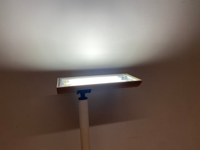 WMK I Design Award Gewinner aus 1988 I Hochwertige weiße Vintage Designer Standleuchte IBS 236 von Waldmann aus Metall I Steh Leuchte Lampe Deckenfluter Wohnzimmerlampe Vintage Space Age 80er Berlin