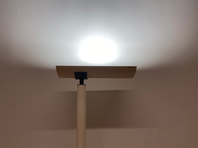 WMK I Design Award Gewinner aus 1988 I Hochwertige weiße Vintage Designer Standleuchte IBS 236 von Waldmann aus Metall I Steh Leuchte Lampe Deckenfluter Wohnzimmerlampe Vintage Space Age 80er Berlin