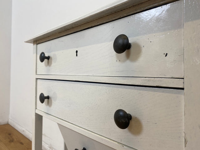 WMK # Elegante und filigrane weiße antike Nähkommode aus vollem Holz mit Schubladen und Originalgriffen # Kommode Nähtisch Beistelltisch Flurkommode Konsolentisch Konsole Garderobe Jugendstil Vintage