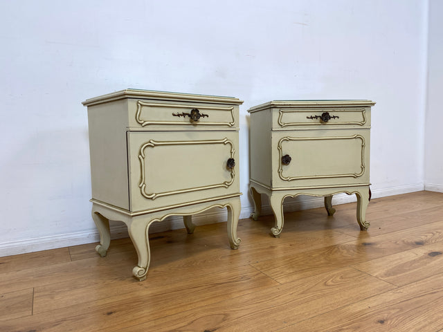 WMK I 1/2 Sehr schöner weißer 1950er Chippendale Nachttisch mit Schubladen & abnehm. Glasauflage I Nacht Schrank Kommode Tischchen Beistelltisch Shabby Chic Vintage Mid-Century Berlin Regensburg Halle