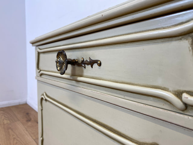 WMK I 1/2 Sehr schöner weißer 1950er Chippendale Nachttisch mit Schubladen & abnehm. Glasauflage I Nacht Schrank Kommode Tischchen Beistelltisch Shabby Chic Vintage Mid-Century Berlin Regensburg Halle