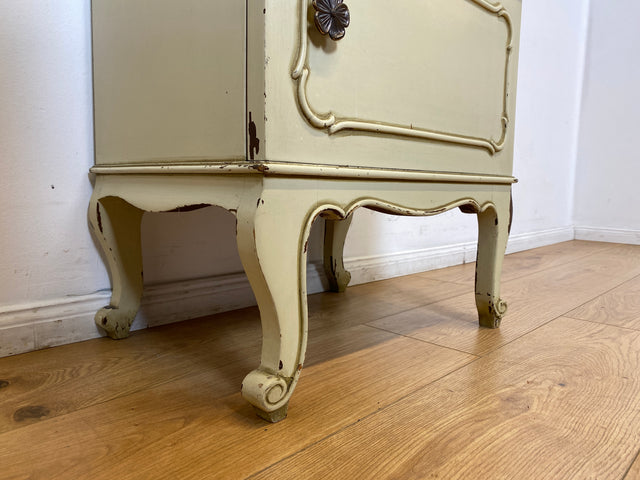 WMK I 1/2 Sehr schöner weißer 1950er Chippendale Nachttisch mit Schubladen & abnehm. Glasauflage I Nacht Schrank Kommode Tischchen Beistelltisch Shabby Chic Vintage Mid-Century Berlin Regensburg Halle