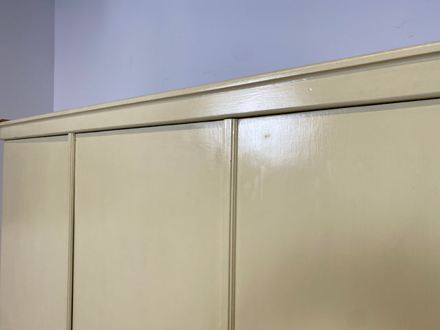 WMK I Wunderschöner weißer 1930er Jahre Kleiderschrank aus vollem Holz mit Schubladen I Schrank Schlafzimmerschrank Wäscheschrank Schlafzimmer Chippendale Art Deco Antik Vintage Berlin Dresden Bayern