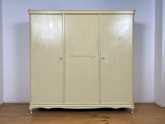 WMK I Wunderschöner weißer 1930er Jahre Kleiderschrank aus vollem Holz mit Schubladen I Schrank Schlafzimmerschrank Wäscheschrank Schlafzimmer Chippendale Art Deco Antik Vintage Berlin Dresden Bayern