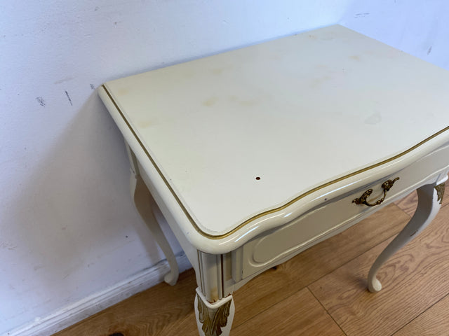 WMK I Charmanter weißer Chippendale Nachttisch mit Schublade und edlem Messinggriff I Nachtkommode Nachtschrank Nachtschränkchen Kommode Beistelltisch Vintage Barock Rokoko Berlin Jena Bamberg