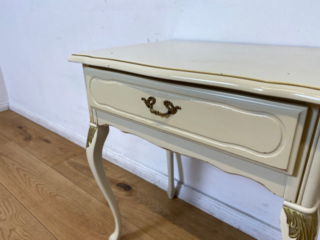 WMK I Charmanter weißer Chippendale Nachttisch mit Schublade und edlem Messinggriff I Nachtkommode Nachtschrank Nachtschränkchen Kommode Beistelltisch Vintage Barock Rokoko Berlin Jena Bamberg