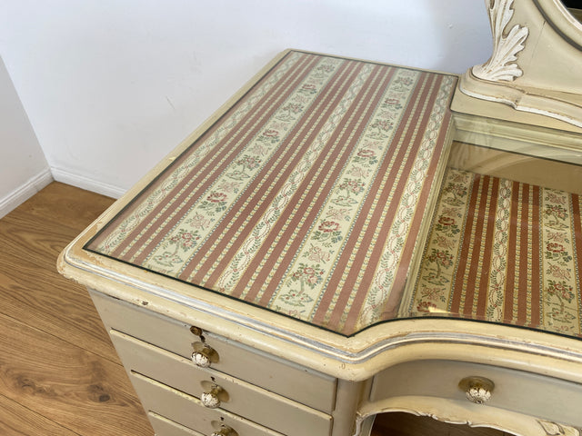 WMK # Wunderschöner weißer antiker Schminktisch im Stile Louis XV, Vollholz, mit neigbaren Spiegel, um 1930 # Schminkkommode Lady Sekretär Schreibtisch Frisiertisch Barock Rokoko Shabby Chic Vintage