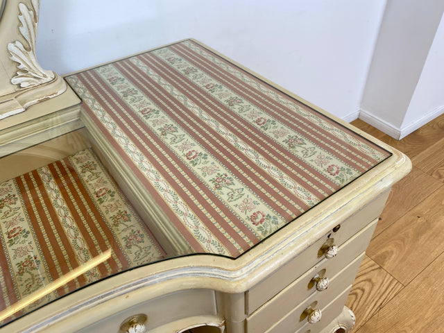 WMK # Wunderschöner weißer antiker Schminktisch im Stile Louis XV, Vollholz, mit neigbaren Spiegel, um 1930 # Schminkkommode Lady Sekretär Schreibtisch Frisiertisch Barock Rokoko Shabby Chic Vintage