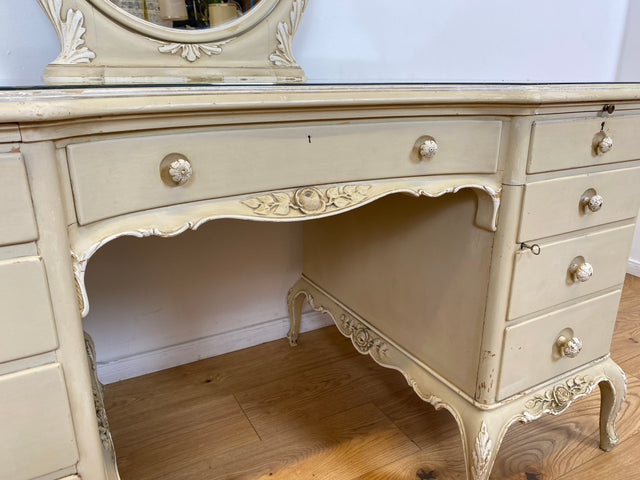 WMK # Wunderschöner weißer antiker Schminktisch im Stile Louis XV, Vollholz, mit neigbaren Spiegel, um 1930 # Schminkkommode Lady Sekretär Schreibtisch Frisiertisch Barock Rokoko Shabby Chic Vintage