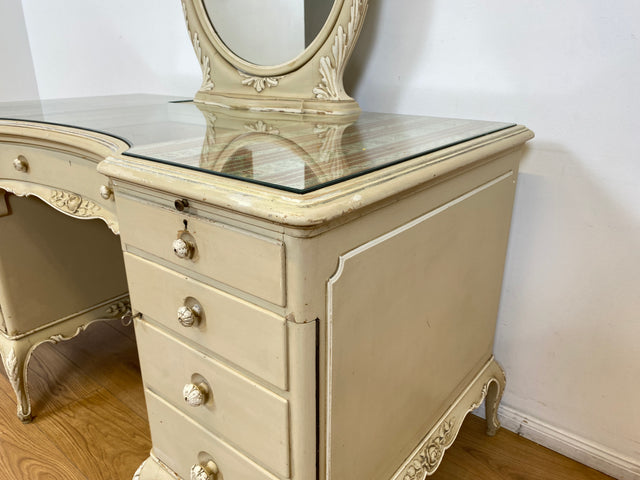 WMK # Wunderschöner weißer antiker Schminktisch im Stile Louis XV, Vollholz, mit neigbaren Spiegel, um 1930 # Schminkkommode Lady Sekretär Schreibtisch Frisiertisch Barock Rokoko Shabby Chic Vintage