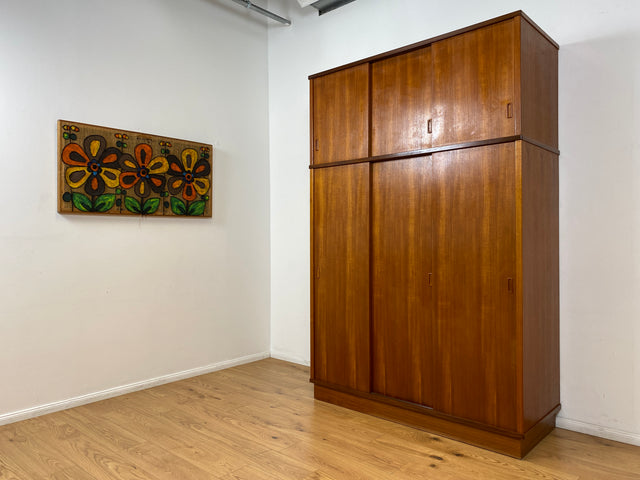WMK # Hochwertiger & sehr gut erhaltener großer skandinavischer Mid-Century Kleiderschrank mit Schiebetüren, Vollholz in Teak # Schrank Wäscheschrank Schlafzimmerschrank Danish Design Vintage Teakholz