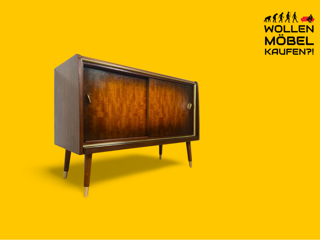 WMK Formschönes und gut erhaltenes Mid-Century Sideboard mit Schiebetüren und hübschen Messingbeschlägen # Kommode Schrank TV-Lowboard Fernsehkommode Wäschekommode Schuhschrank Rockabilly Vintage 50er