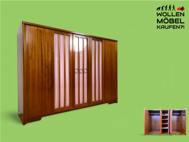 WMK Stilvoller und gut erhaltener großer Mid-Century Kleiderschrank aus vollem Holz von Musterring mit Glastüren und hübschen Vorhängen # Schlafzimmerschrank Wäscheschrank Wardrobe Vintage 50er 60er